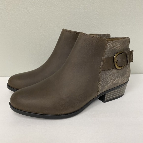 Clarks Collection Addiy Kara Olive Brown Ankle Boots Size 7 Leather Low Heel NEW - Picture 1 of 9